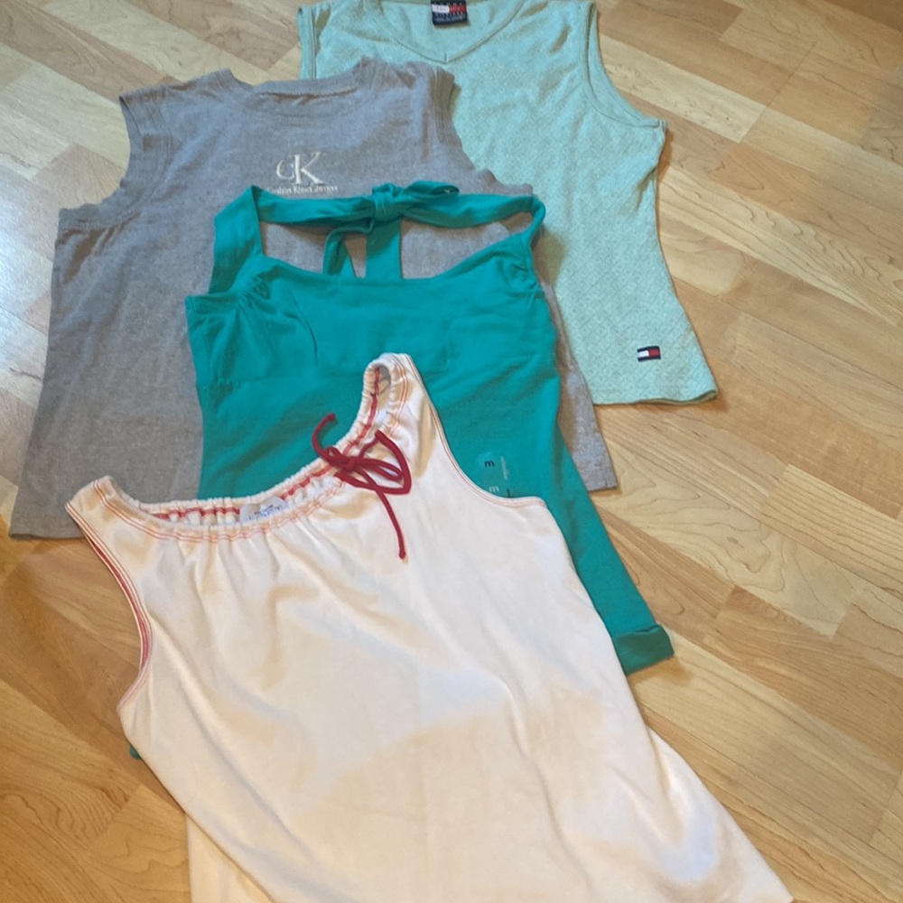 Lot of 4 Women’s medium size tank tops